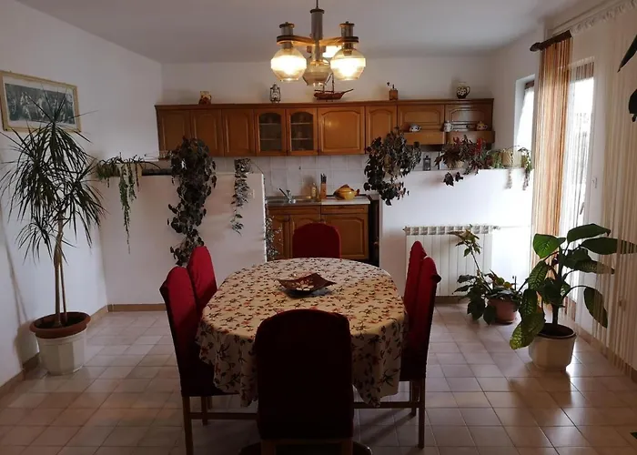 5032a Apartment Kampor