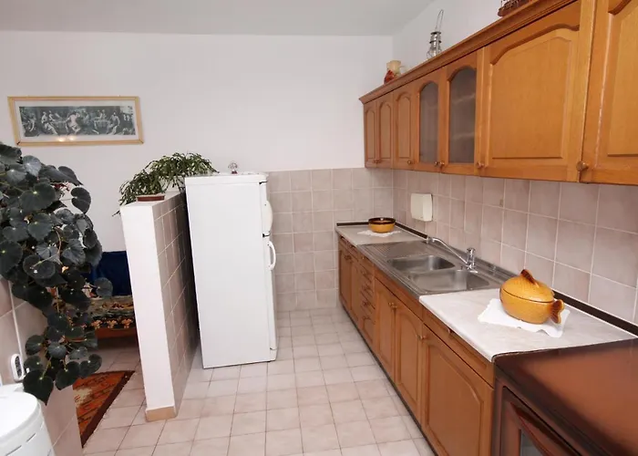 5032a Apartment Kampor